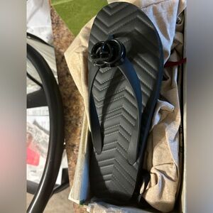 Authentic gucci thong sandals